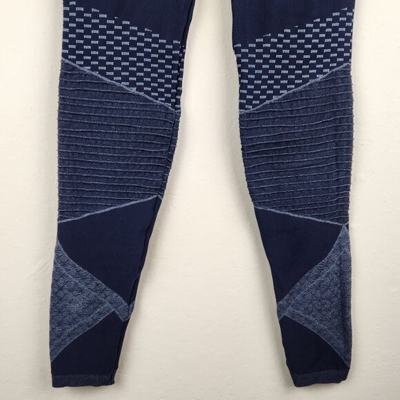 Spanx Look at Me Now Seamless Moto Leggings sz S - Picture 4 of 6